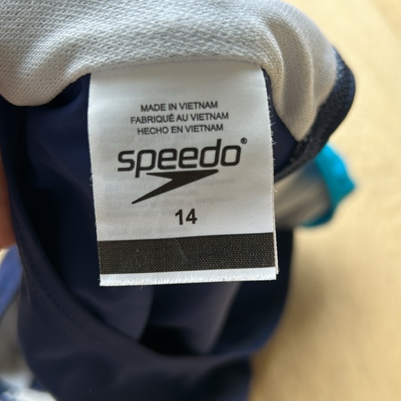 Girls speedo bathing suit - Picture 3 of 3